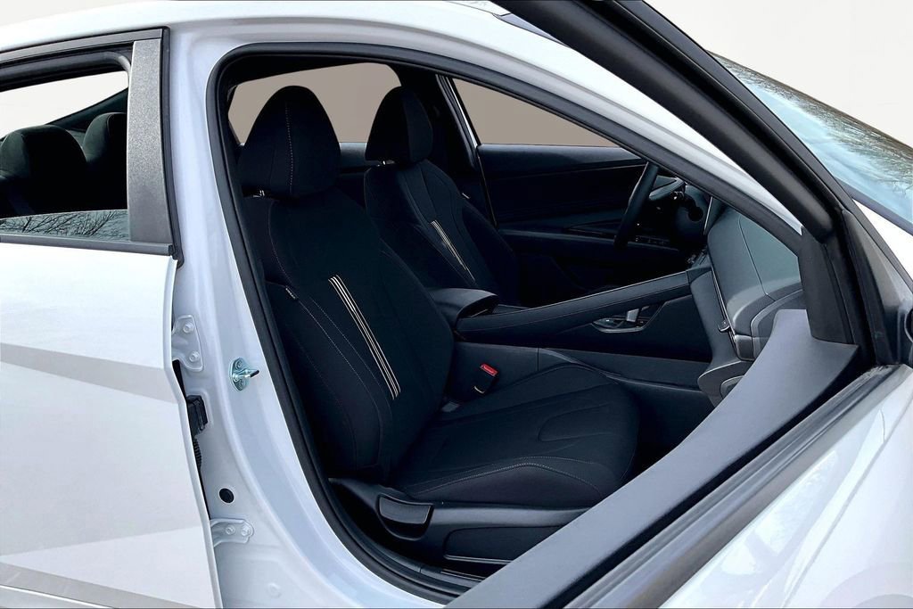 Used 2025 Hyundai Elantra SEL FWD image 8