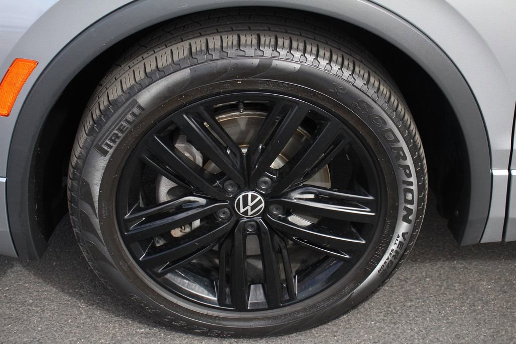 Used 2022 Volkswagen Tiguan SE R-Line FWD image 14