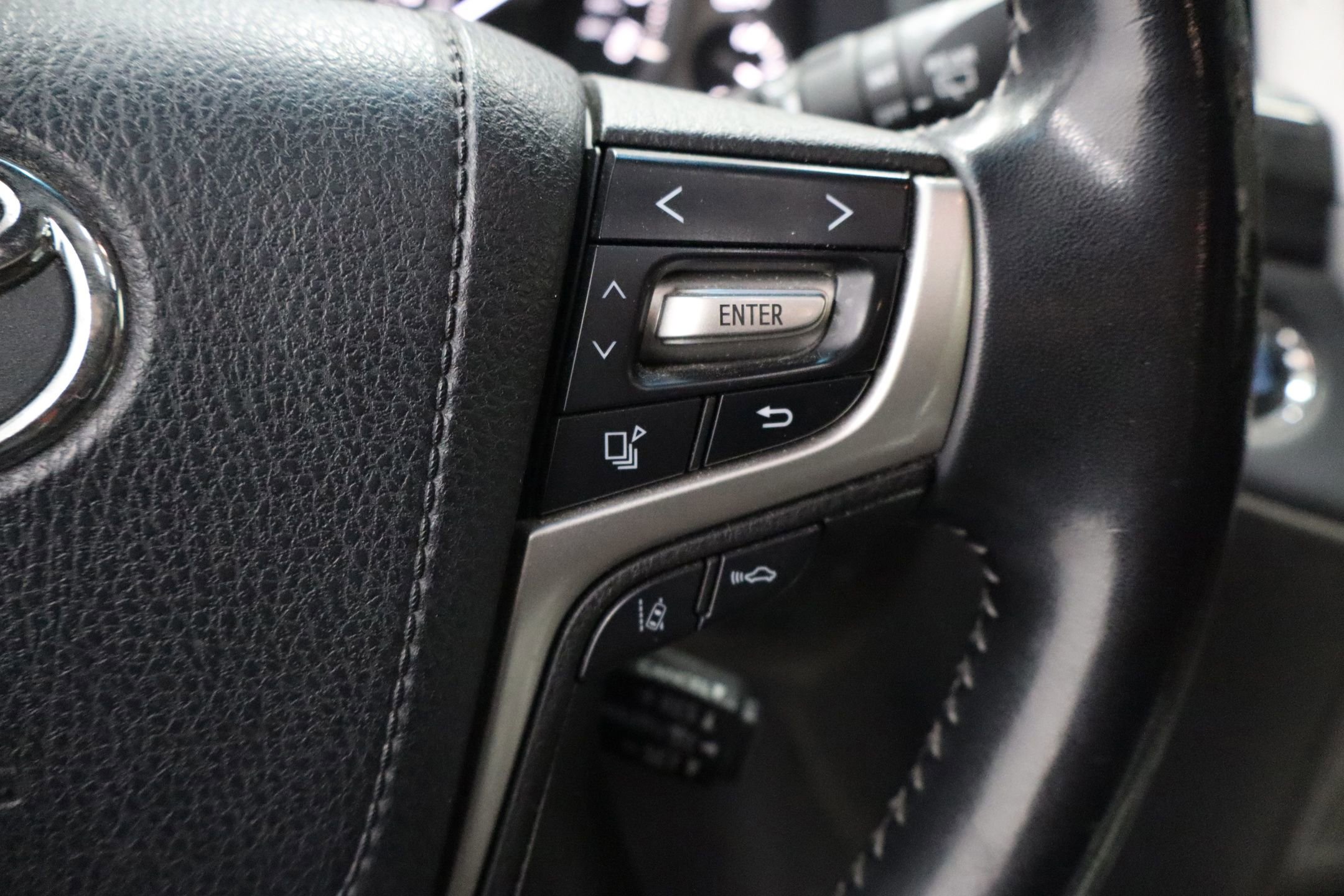 Used 2020 Toyota Land Cruiser AWD/4WD image 19