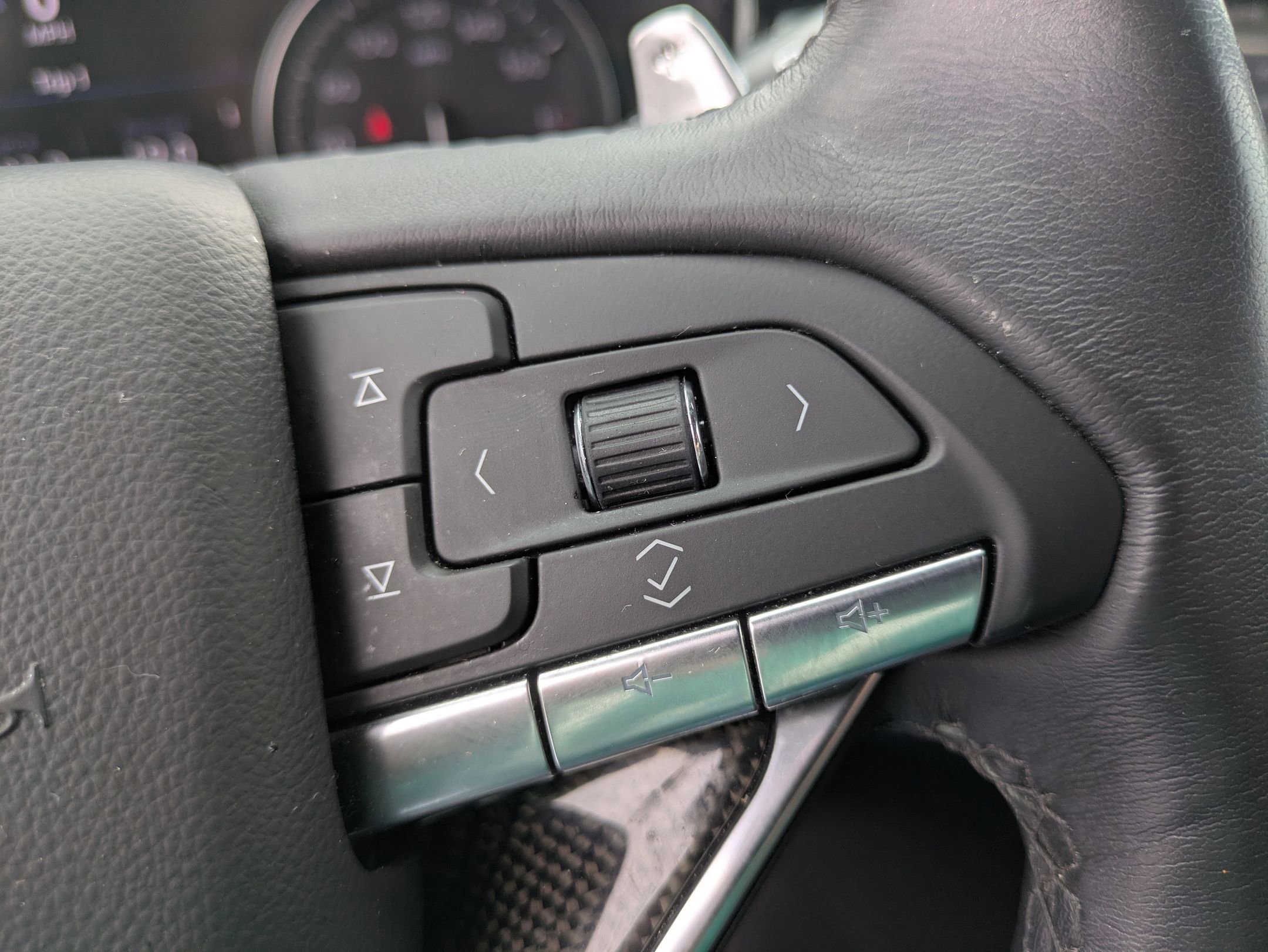 Used 2024 Cadillac XT6 Sport w/ LPO, Onyx Lite Package image 16