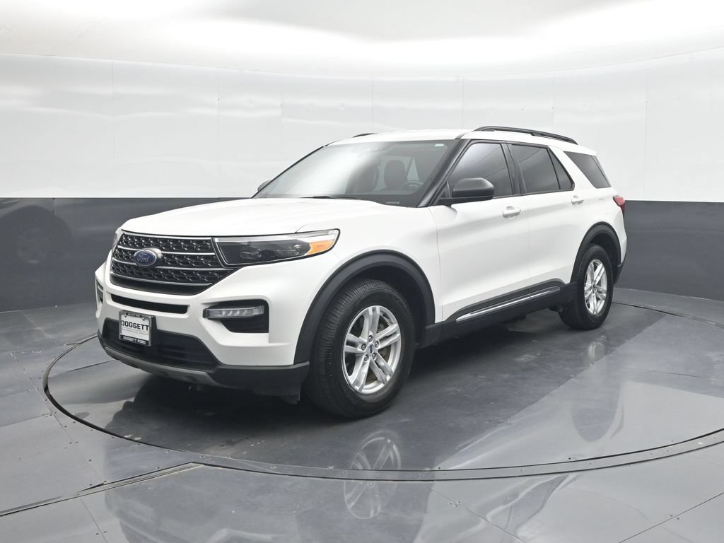 Certified 2023 Ford Explorer XLT w/ Equipment Group 202A RWD image 32