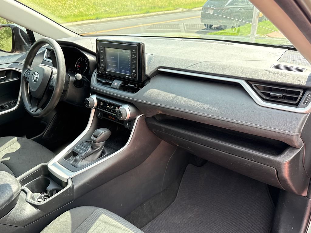 Used 2021 Toyota RAV4 XLE AWD/4WD image 31