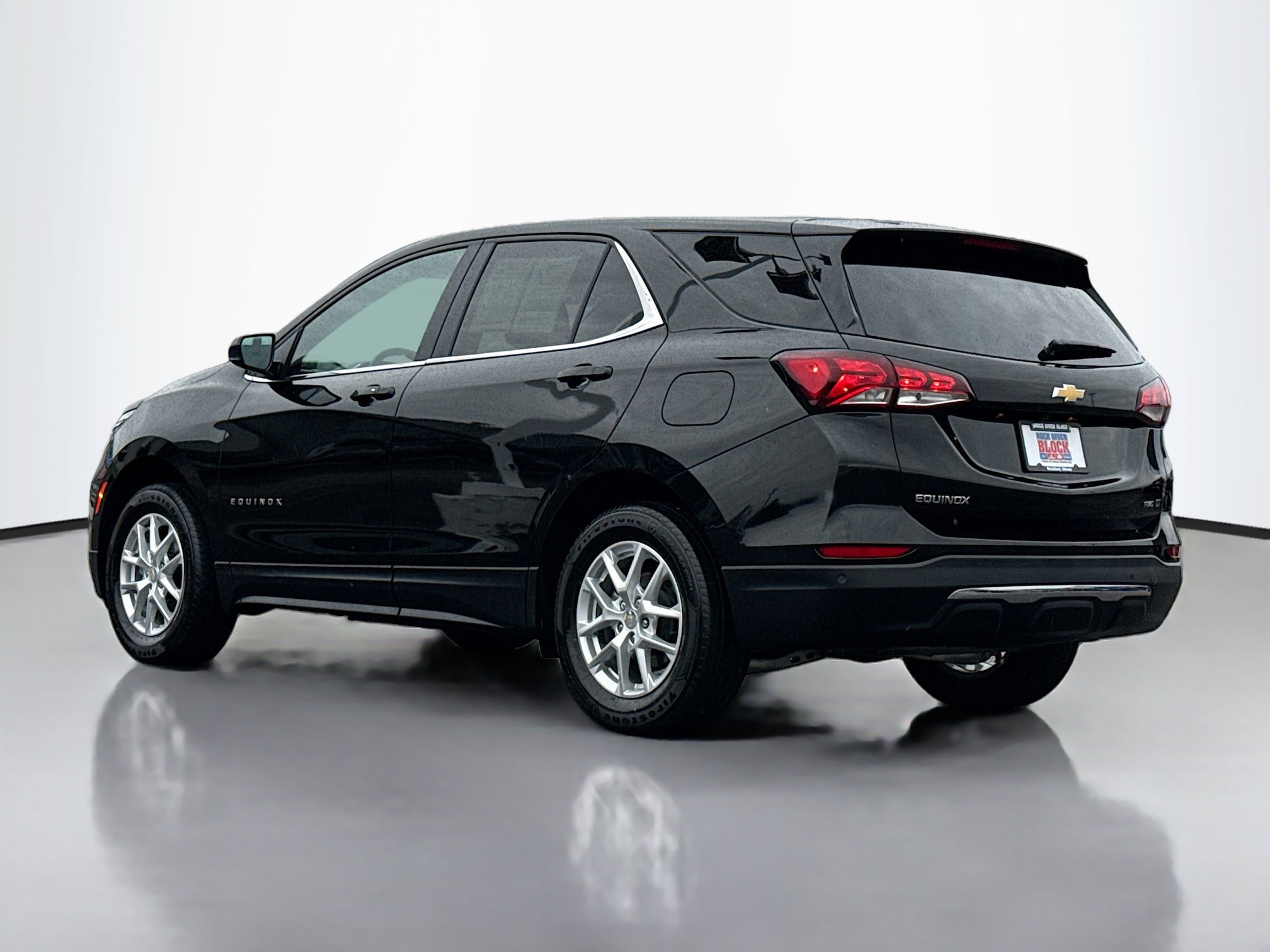 Used 2024 Chevrolet Equinox LT image 2