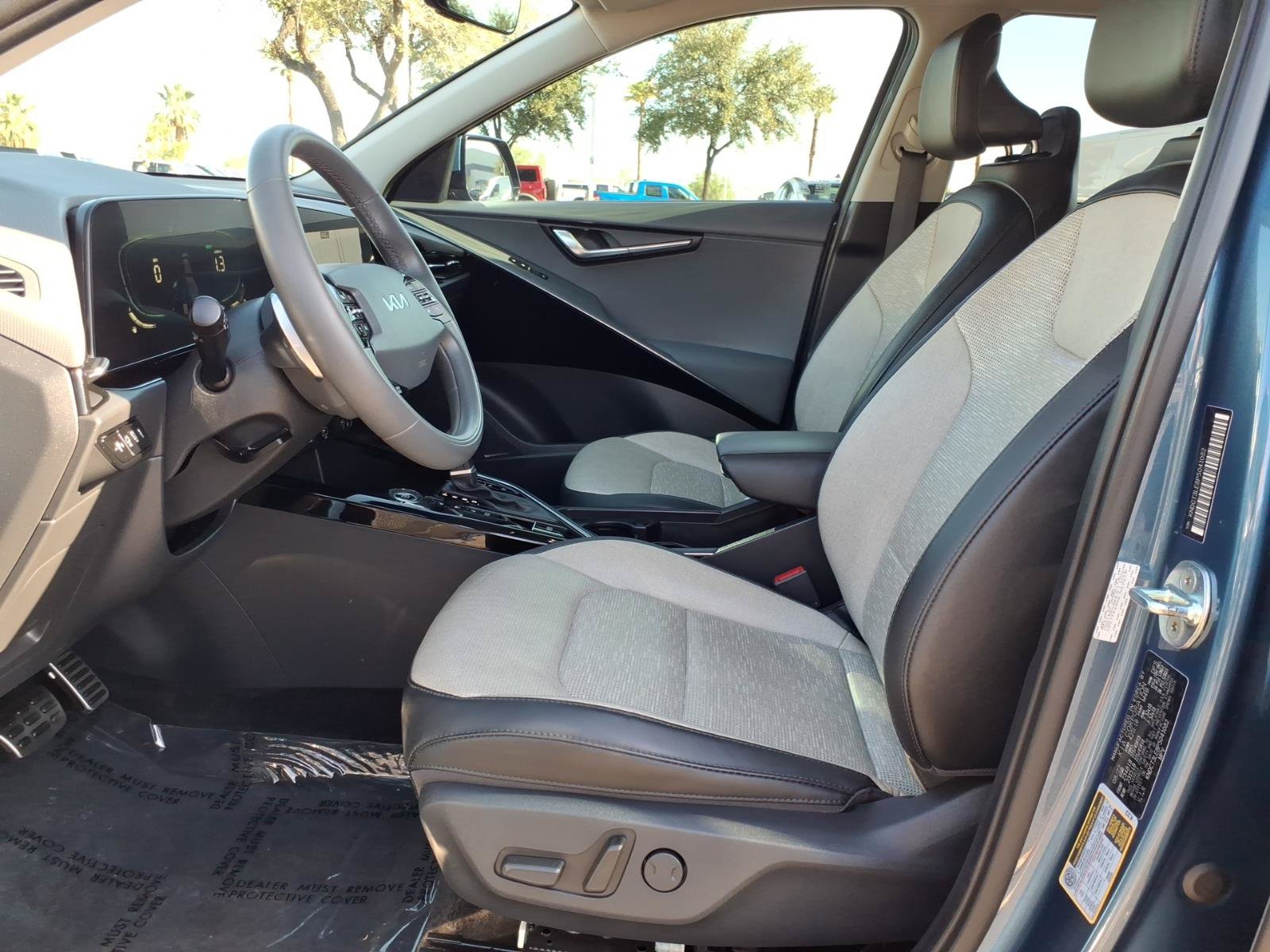 Used 2023 Kia Niro SX Touring FWD image 13