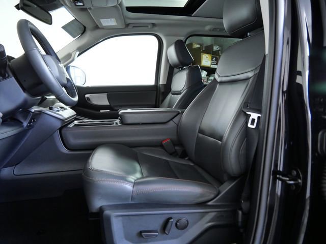 Certified 2025 Ford Expedition Active AWD/4WD image 17