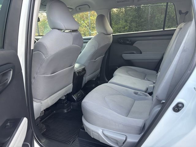 Used 2023 Toyota Highlander L image 12