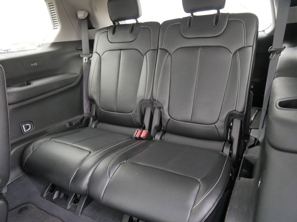 Used 2023 Jeep Grand Cherokee L Limited w/ Luxury Tech Group II AWD/4WD image 10