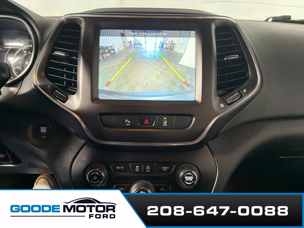 Used 2021 Jeep Cherokee Trailhawk AWD/4WD image 16