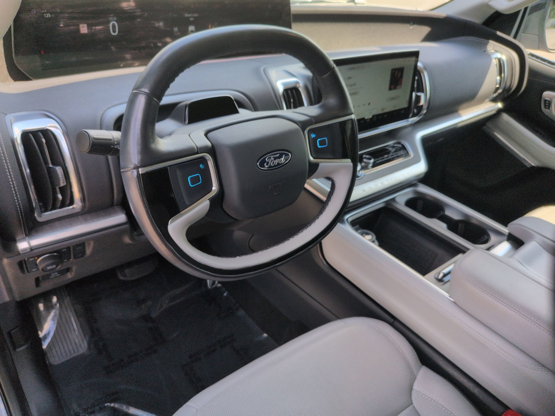 Certified 2025 Ford Expedition Platinum w/ Platinum Ultimate Package AWD/4WD image 17