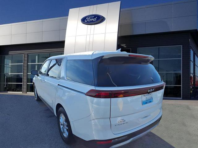 Used 2023 Kia Carnival LX image 3