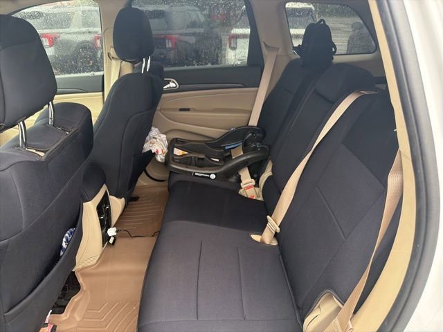 Used 2022 Jeep Grand Cherokee Laredo E w/ Security & Convenience Group AWD/4WD image 9