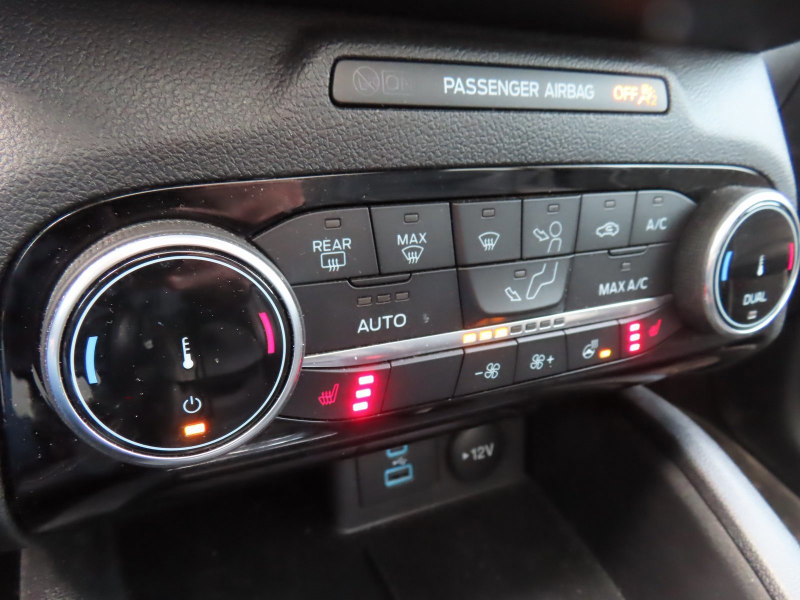 Certified 2022 Ford Escape Titanium w/ Class II Trailer Tow Package image 27