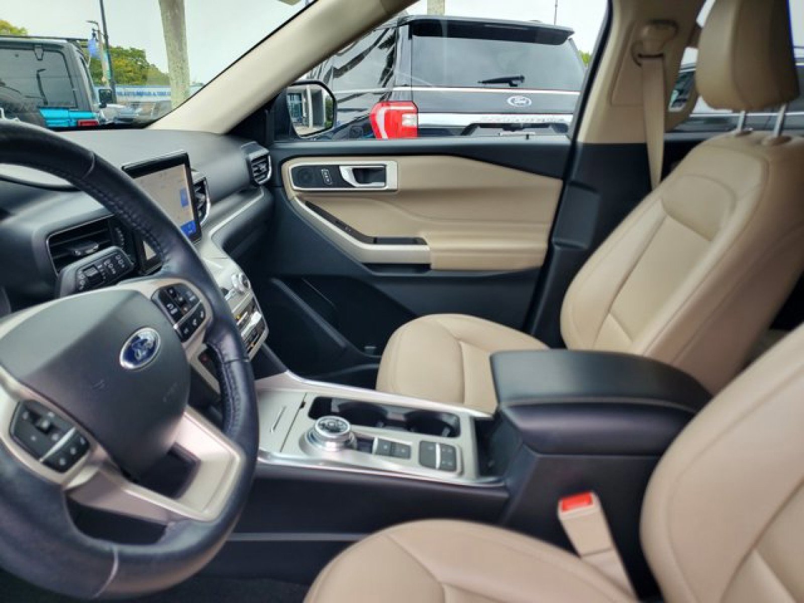 Certified 2022 Ford Explorer XLT w/ Equipment Group 202A image 11