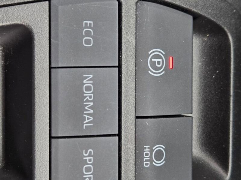 Used 2021 Toyota RAV4 Limited image 24