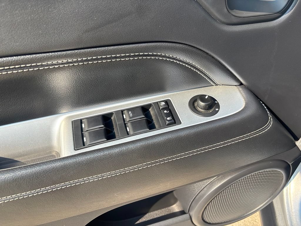 Used 2017 Jeep Compass High Altitude AWD/4WD image 14