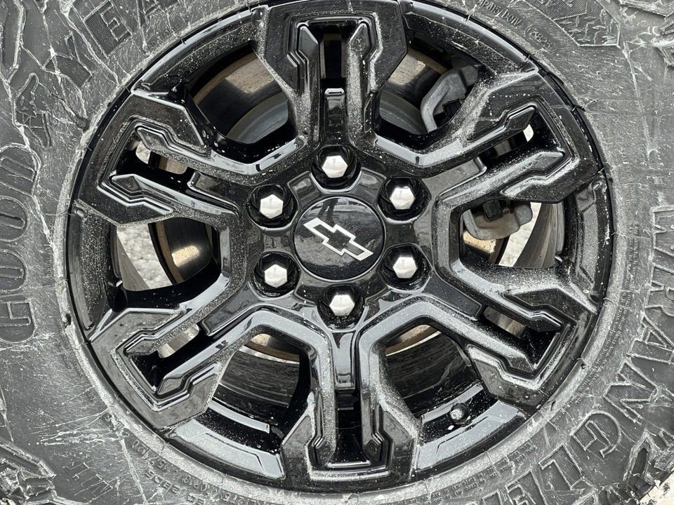 Used 2024 Chevrolet Silverado 1500 ZR2 image 14