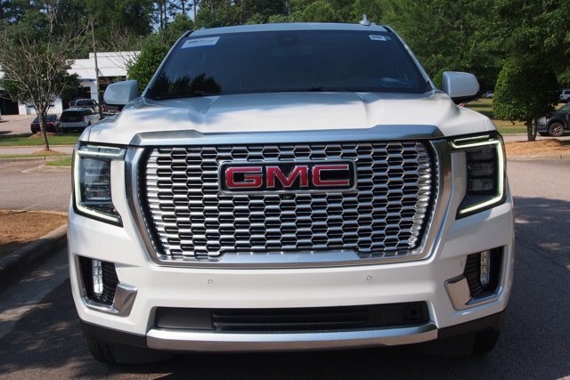 Used 2022 GMC Yukon XL Denali AWD/4WD image 2