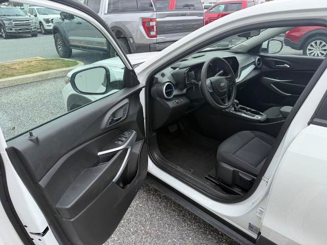 Used 2025 Chevrolet Trax LS w/ LS Convenience Package FWD image 10