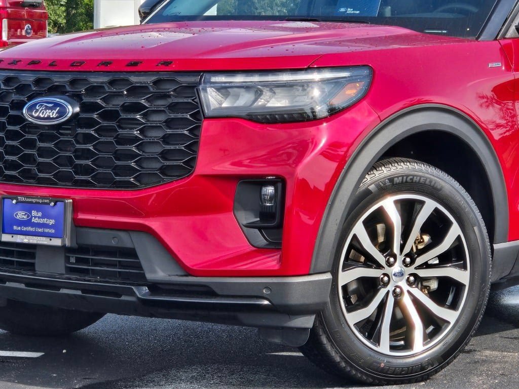 Certified 2025 Ford Explorer ST-Line AWD/4WD image 2