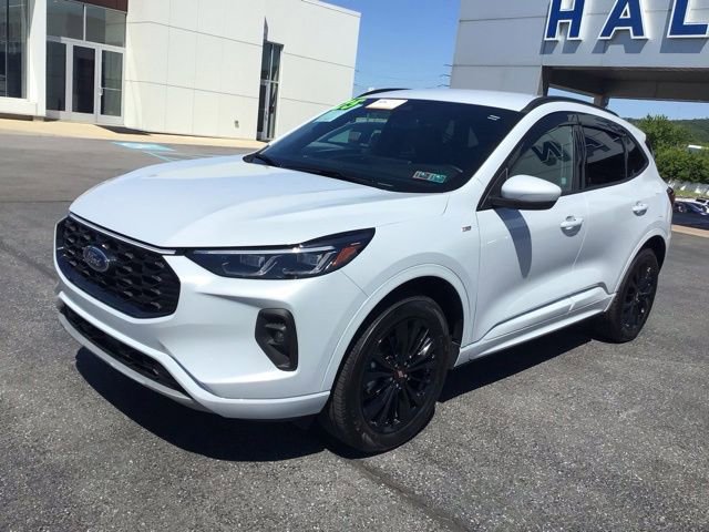 Certified 2025 Ford Escape ST-Line Elite w/ Class II Trailer Tow Package AWD/4WD image 2