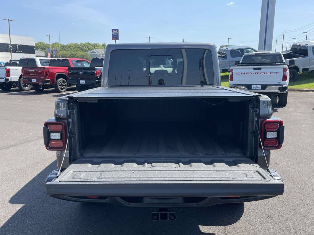 Used 2025 Jeep Gladiator Rubicon w/ Convenience Group AWD/4WD image 10