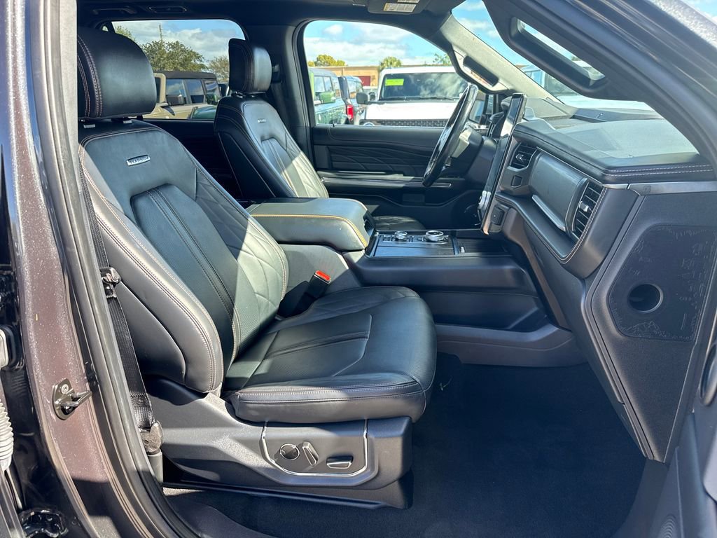 Certified 2024 Ford Expedition Platinum image 29