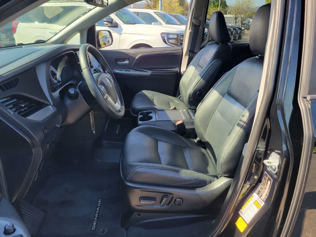 Used 2020 Toyota Sienna SE w/ Carpet Mat Package FWD image 10