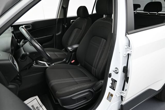 Used 2024 Hyundai Venue SEL FWD image 11