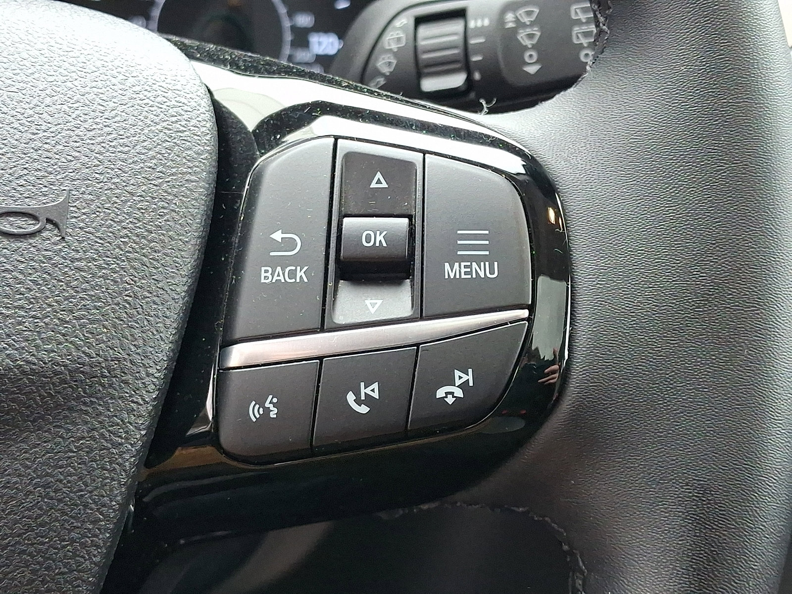 Certified 2022 Ford Escape SE w/ SE Sport Appearance Package AWD/4WD image 24