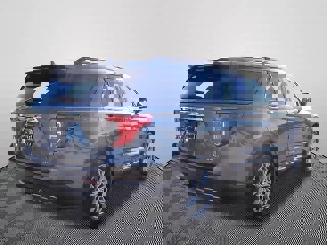 Certified 2022 Ford Explorer XLT w/ Equipment Group 202A image 3