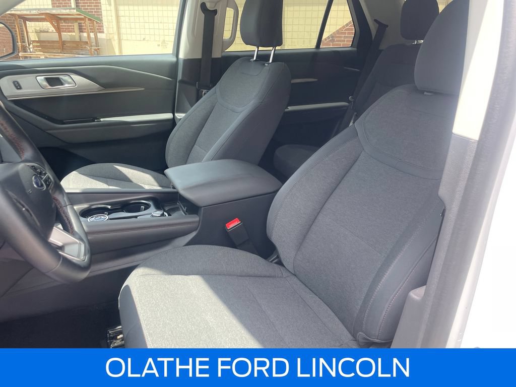 Certified 2025 Ford Explorer Active AWD/4WD image 12