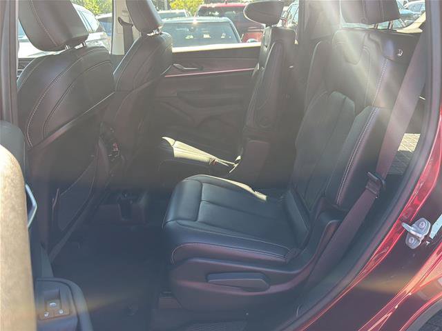 Used 2023 Jeep Grand Cherokee L Limited AWD/4WD image 7