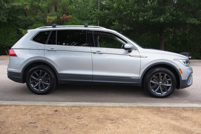 Used 2022 Volkswagen Tiguan SE FWD image 8