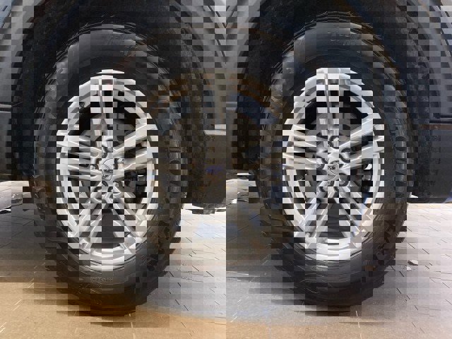 Certified 2022 Ford Explorer XLT w/ Equipment Group 202A image 27