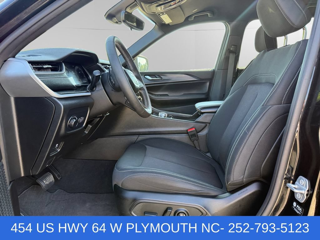 Used 2024 Jeep Grand Cherokee L Laredo AWD/4WD image 9