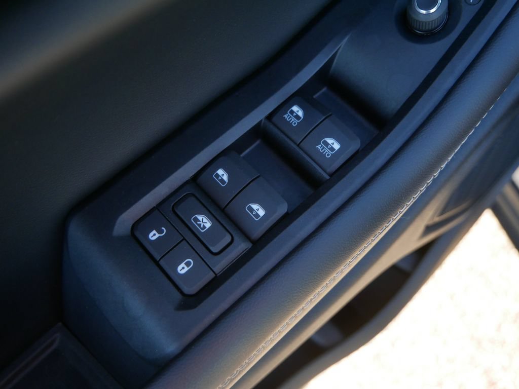 Used 2024 Jeep Grand Cherokee Altitude AWD/4WD image 12