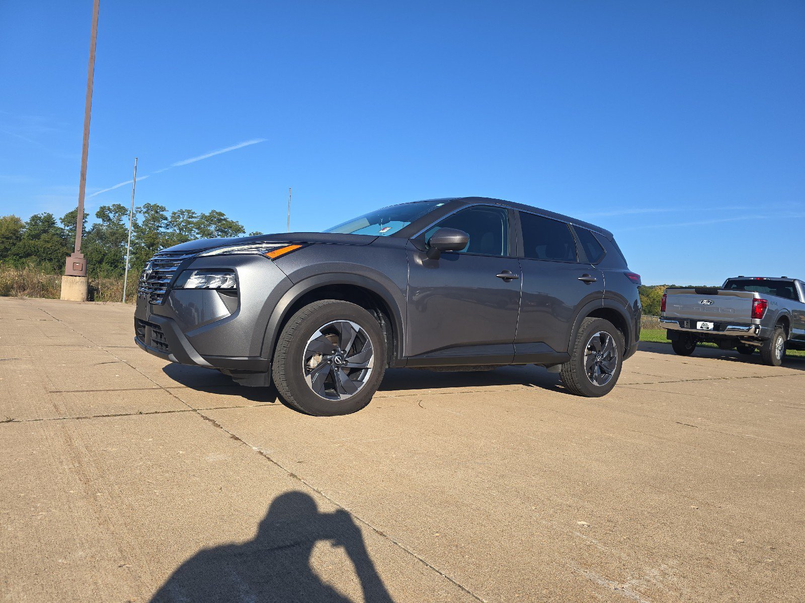 Used 2025 Nissan Rogue SV FWD image 1