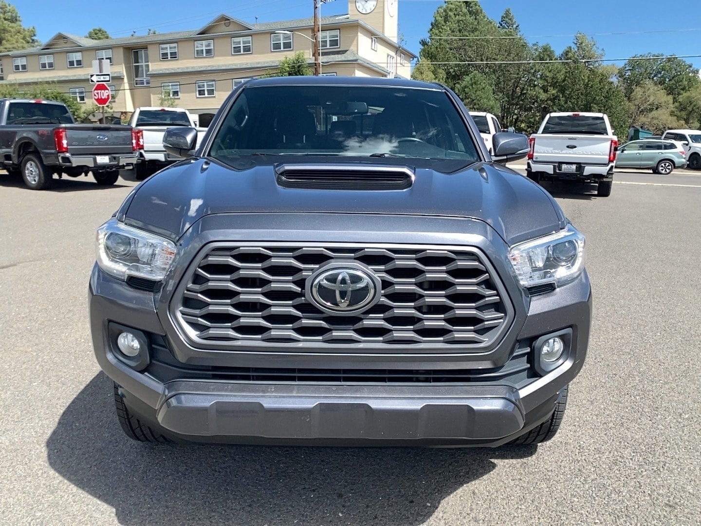 Used 2020 Toyota Tacoma TRD Sport w/ Technology Package AWD/4WD image 3