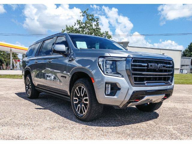 Used 2023 GMC Yukon XL AT4 w/ AT4 Premium Plus Package AWD/4WD image 5