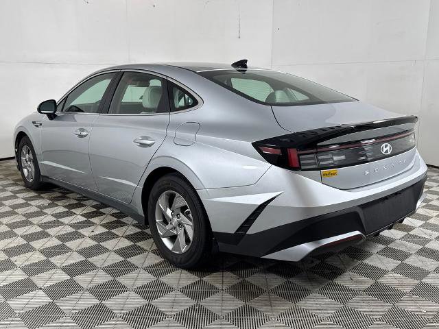 Used 2026 Hyundai Sonata SE FWD image 4