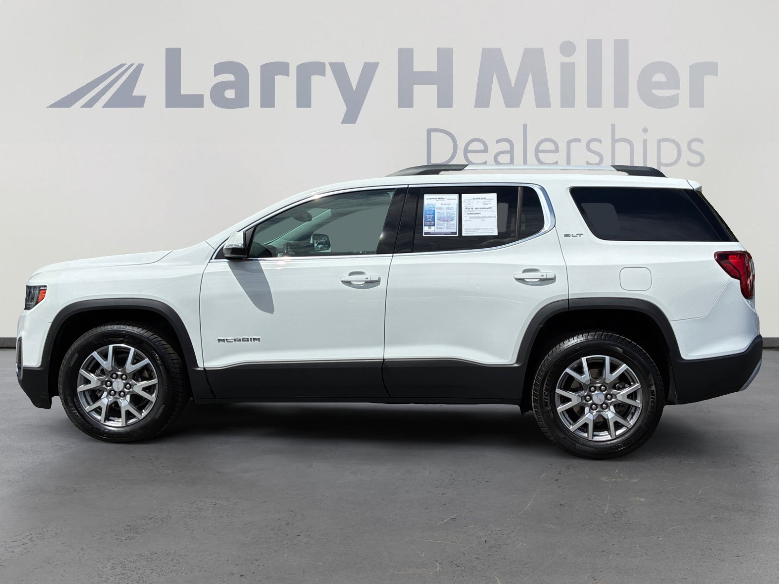 Used 2021 GMC Acadia SLT w/ Preferred Package AWD/4WD image 2