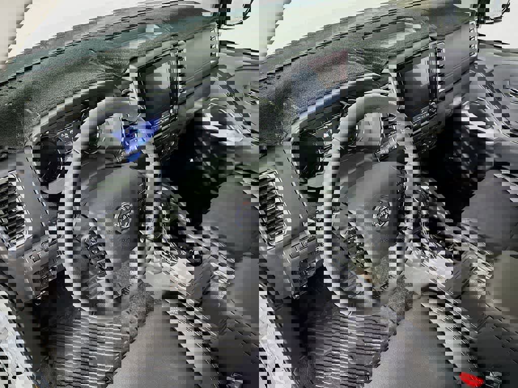 Used 2024 Nissan Frontier SV w/ Technology Package image 9