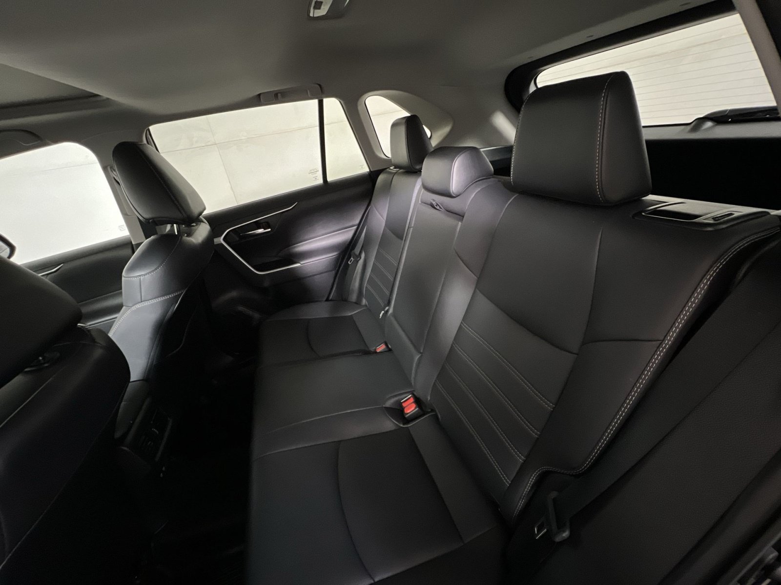 Used 2021 Toyota RAV4 XLE Premium AWD/4WD image 24