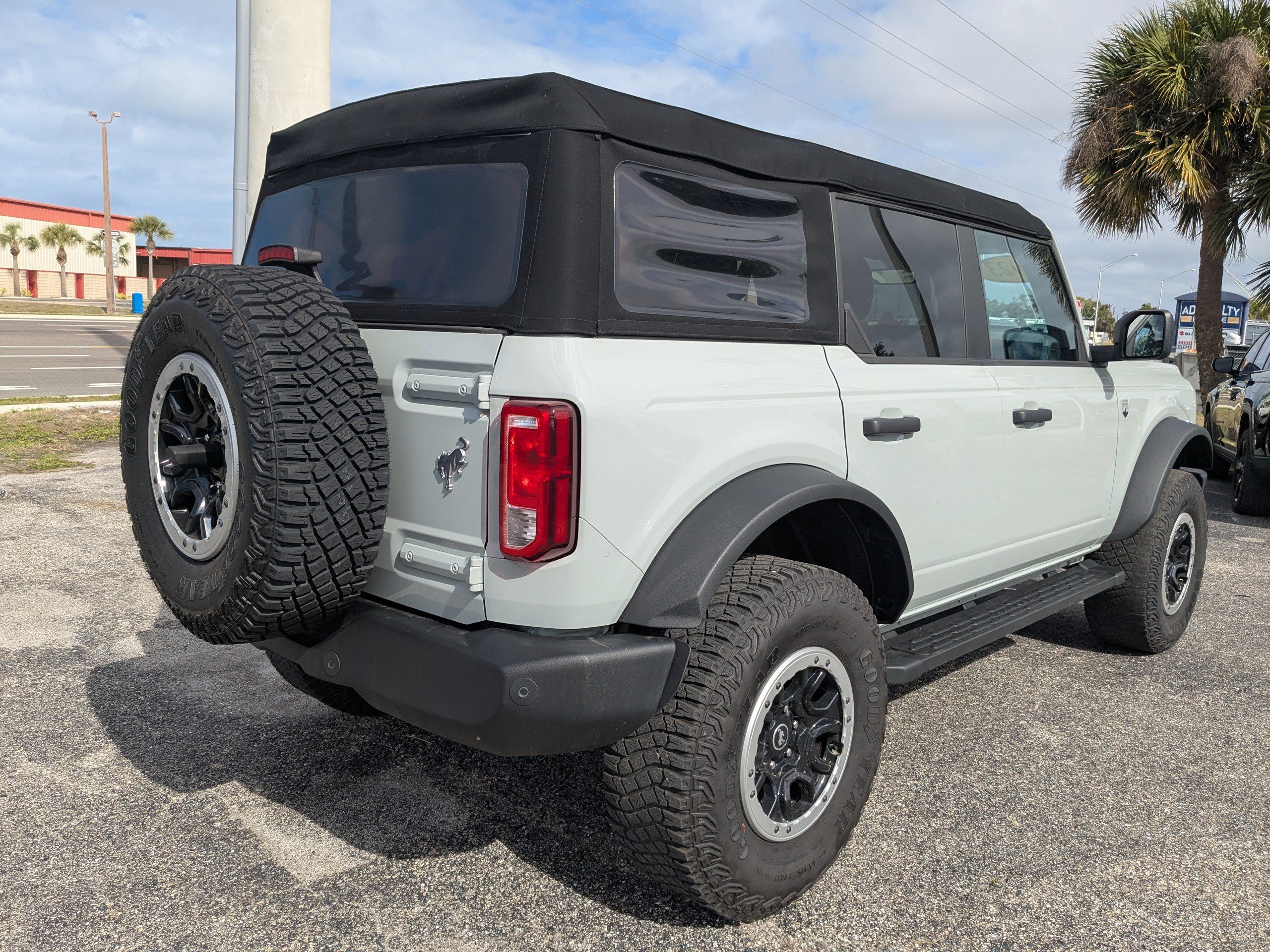 Certified 2023 Ford Bronco Big Bend w/ Sasquatch Package AWD/4WD image 4