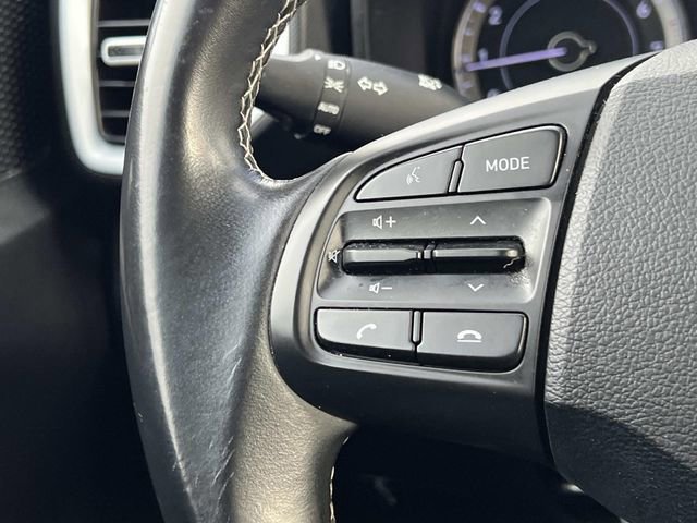 Used 2022 Hyundai Venue Limited image 27