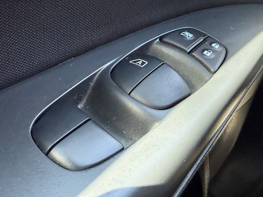 Used 2017 Nissan Sentra SV image 17