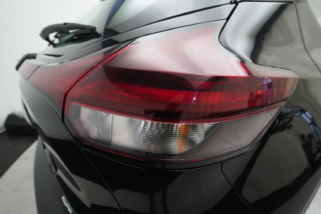 Used 2023 Nissan Kicks SR FWD image 30