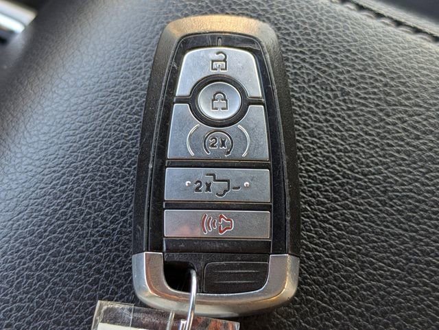 Certified 2022 Ford F350 Lariat w/ Black Appearance Package image 30