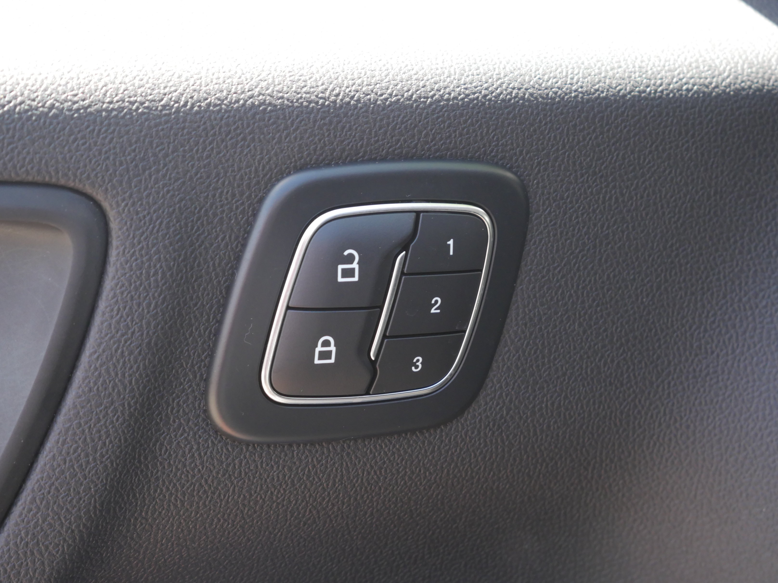 Certified 2025 Ford Escape Platinum AWD/4WD image 32