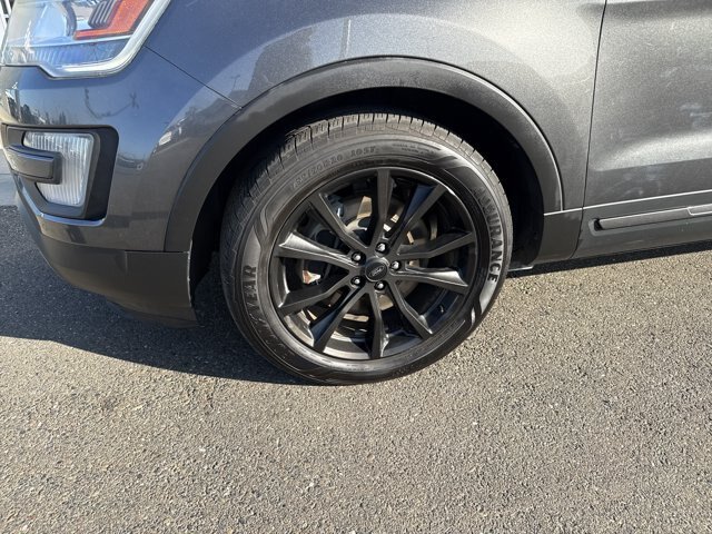 Certified 2017 Ford Explorer XLT w/ Equipment Group 202A FWD image 9